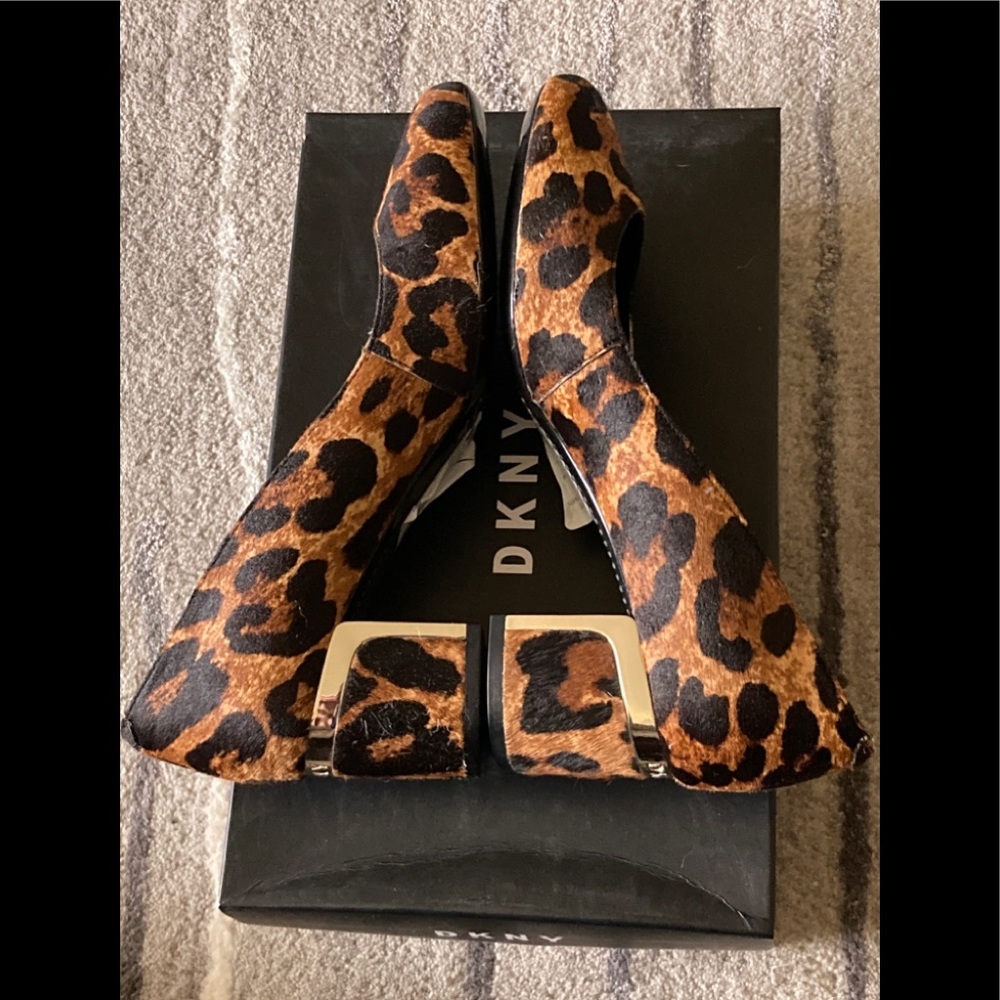 💴Sold💴 
DKNY Corrie Leopard Calf Hair Pump, Size 7.5